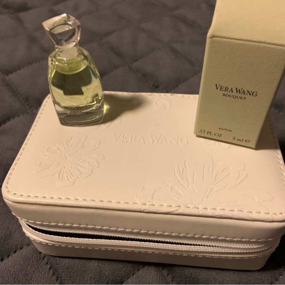Brand New Vera Wang Clutch. - Picture 3 of 6
